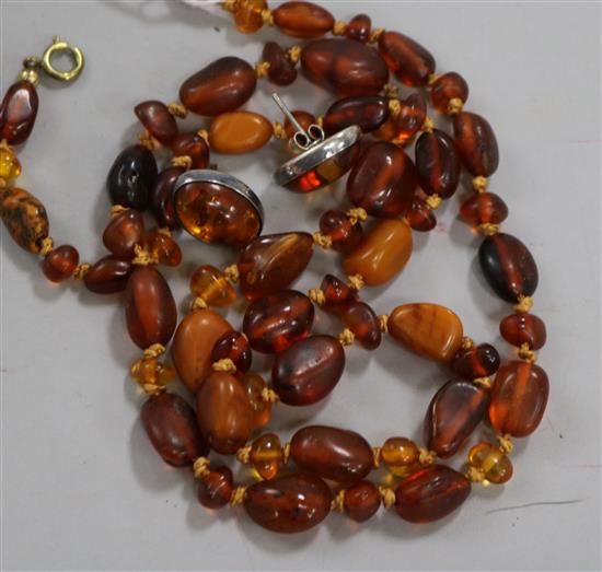 An amber necklace and a pair of earrings.